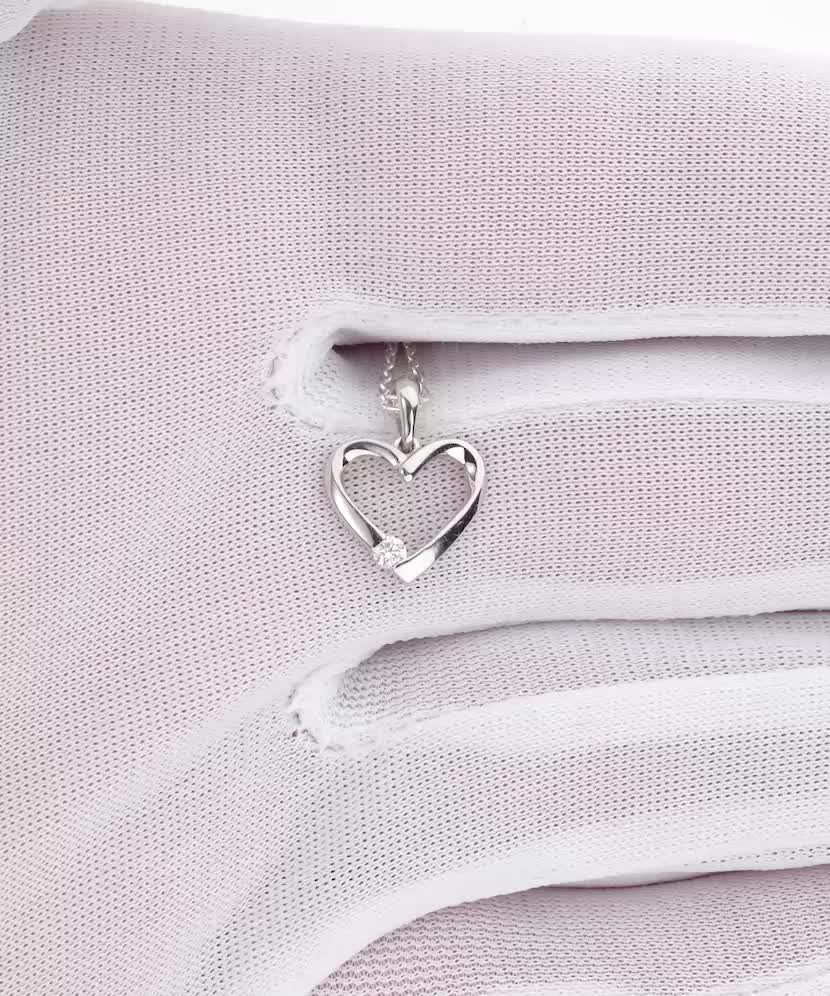 Balto aukso pakabukas su deimantu "Širdelė"