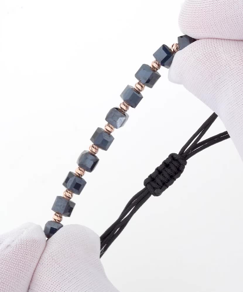 Juodo Siūlo Apyrankė Su Auksu Ir Hematitais