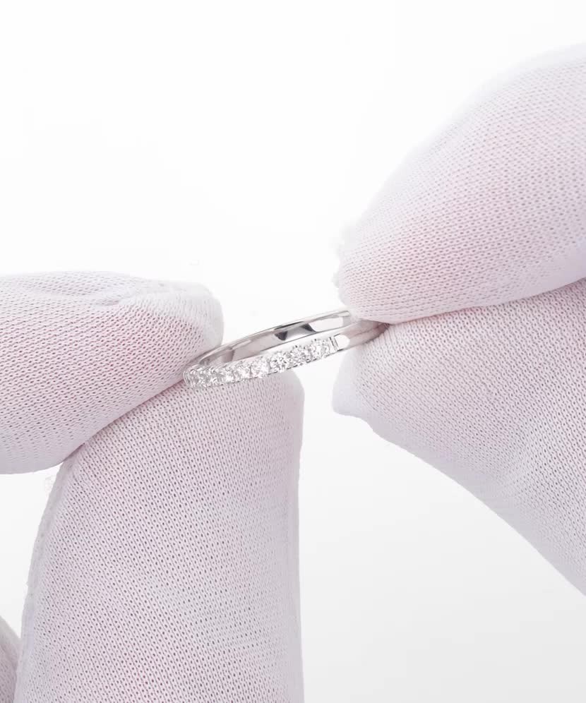 Balto aukso žiedas su briliantais (0,18ct)