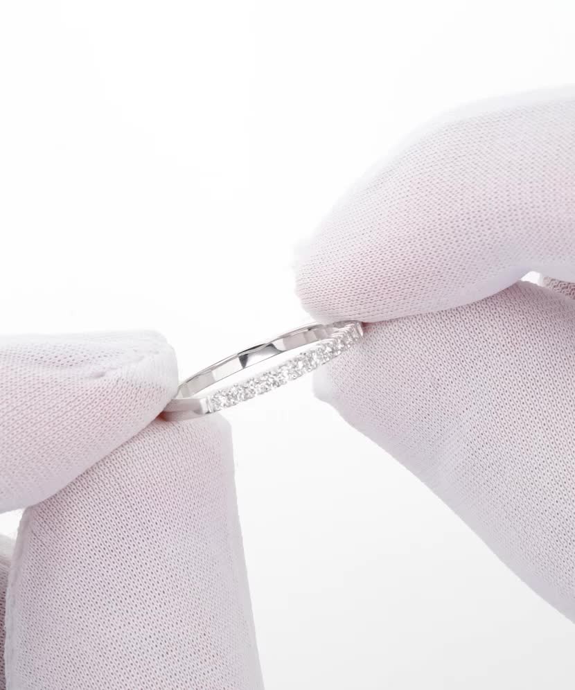 Balto aukso žiedas su briliantais (0.22ct)