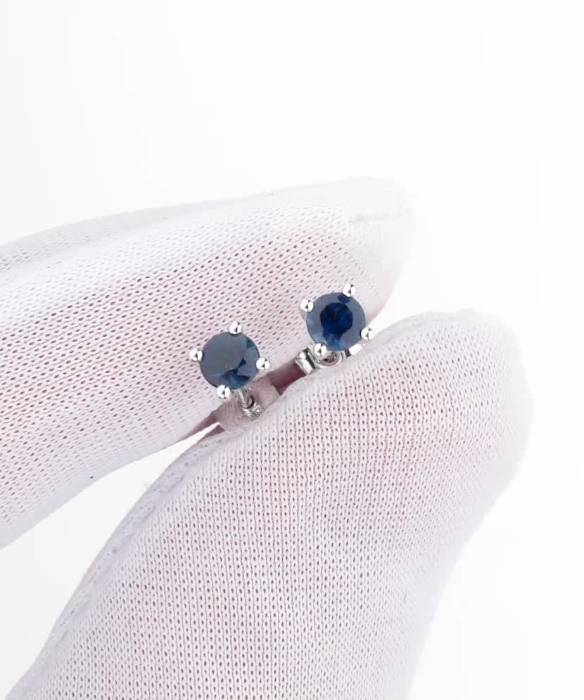 Balto aukso auskarai su safyrais