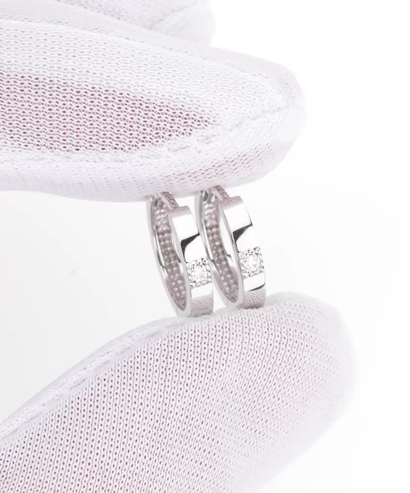 Balto aukso auskarai su deimantais