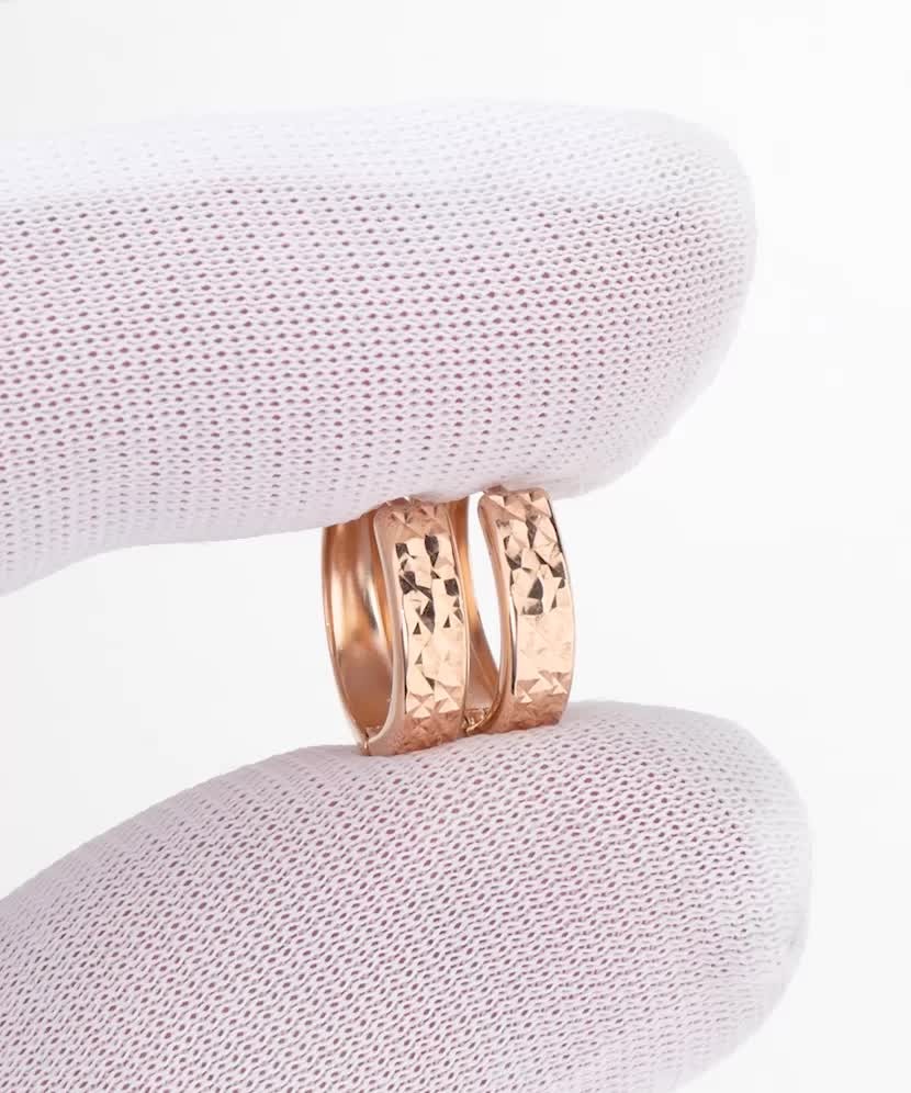 Auksiniai graviruoti auskarai