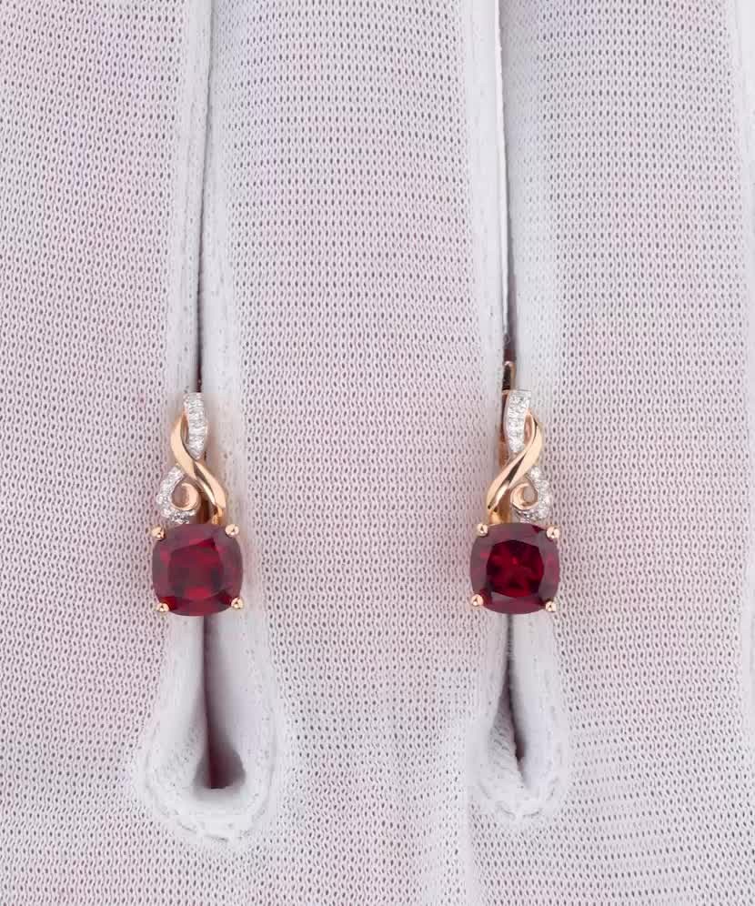 Auksiniai auskarai su granatu ir deimantais