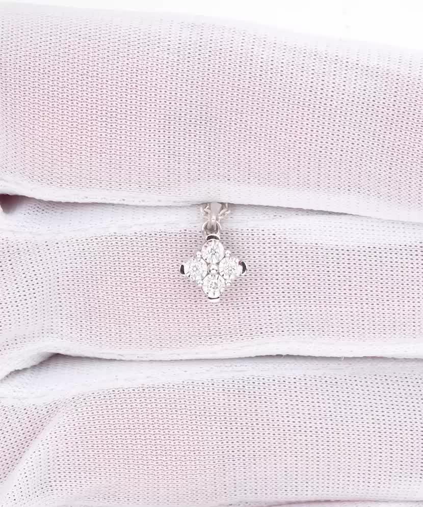 Balto ausko pakabukas su deimantais